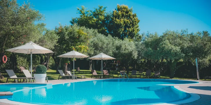Lago di Garda: 4* hotel s bazénem a panoramatickou terasou hned u jezera, polopenze v ceně