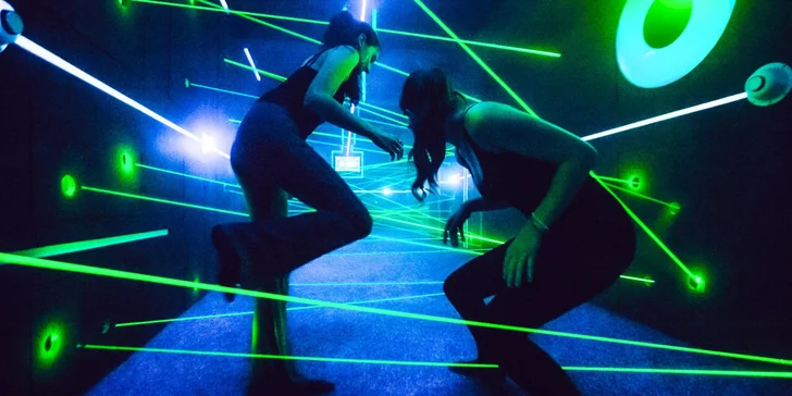 40 min. adrenalinu pro 4 osoby: laser game, laserové bludiště a 9D kino