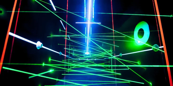 40 min. adrenalinu pro 4 osoby: laser game, laserové bludiště a 9D kino