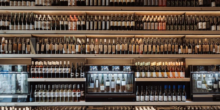 Tapas i degustace vín nebo nabitá karta do winebaru na Vinohradech pro 2 osoby