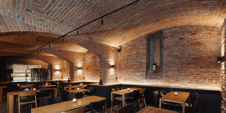 Tapas i degustace vín nebo nabitá karta do winebaru na Vinohradech pro 2 osoby