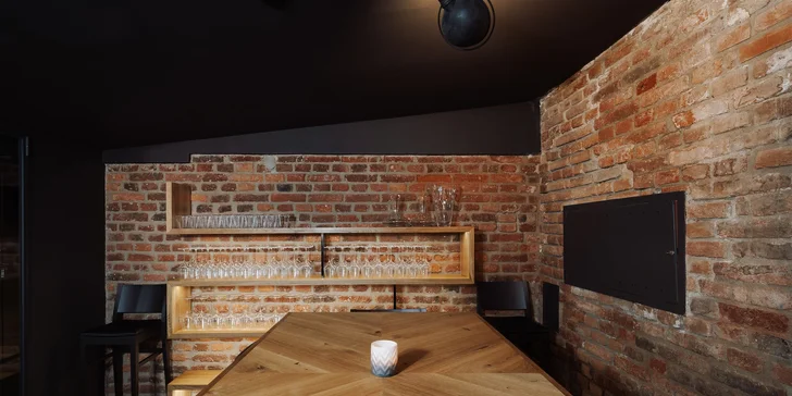 Tapas i degustace vín nebo nabitá karta do winebaru na Vinohradech pro 2 osoby
