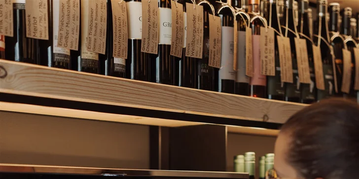 Tapas i degustace vín nebo nabitá karta do winebaru na Vinohradech pro 2 osoby