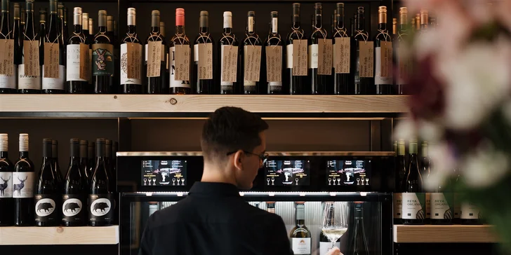 Tapas i degustace vín nebo nabitá karta do winebaru na Vinohradech pro 2 osoby