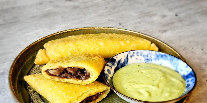 Venezuelské menu pro 1-2 osoby: plněné placky, masové kapsy, mozzarellové tyčinky i limonáda