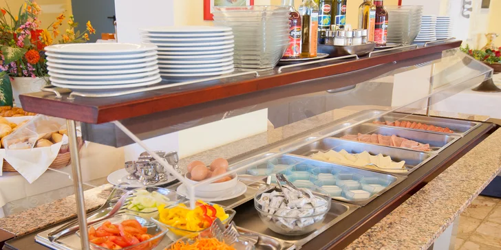 Dovolená v Itálii: 3* hotel v Caorle přímo u pláže se snídaní i plážový servis