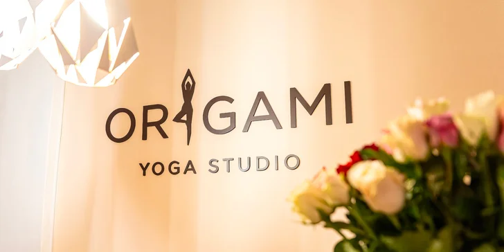 1 až 10 lekcí v krásném studiu na Žižkově s prosklenou střechou: vinyasa i power jóga, pilates, zdravá záda aj.