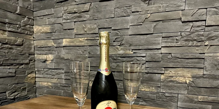 Privátní wellness se saunou a vířivkou i lahev vína nebo prosecca pro dva