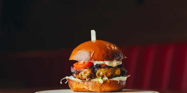 Burger podle výběru z 6 druhů, hranolky a dip pro 1 nebo 2 osoby