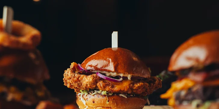 Burger podle výběru z 6 druhů, hranolky a dip pro 1 nebo 2 osoby