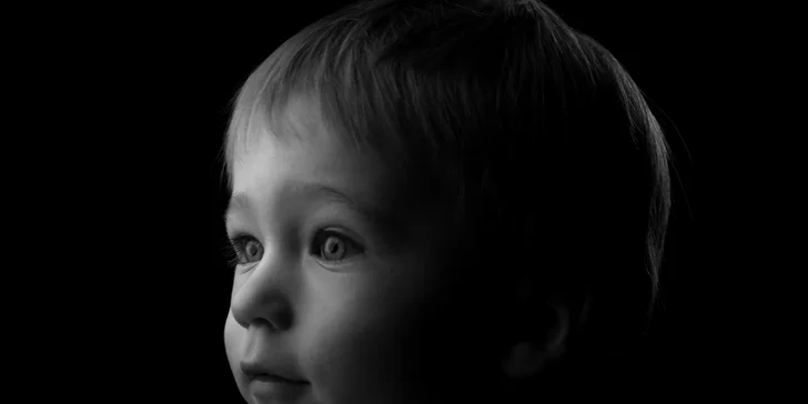 Profesionální focení v ateliéru s italským fotografem v délce 30, 60 či 90 minut i se službami vizážistky