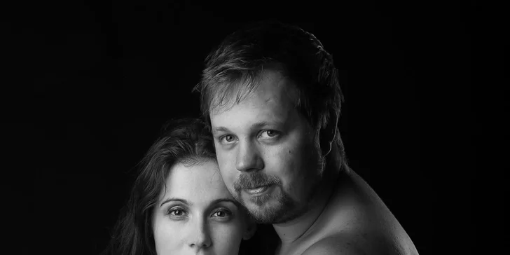 Profesionální focení v ateliéru s italským fotografem v délce 30, 60 či 90 minut i se službami vizážistky