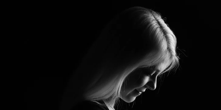 Profesionální focení v ateliéru s italským fotografem v délce 30, 60 či 90 minut i se službami vizážistky