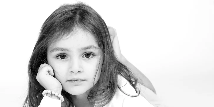 Profesionální focení v ateliéru s italským fotografem v délce 30, 60 či 90 minut i se službami vizážistky