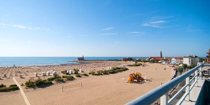 Dovolená v Itálii: 3* hotel v Caorle přímo u pláže se snídaní i plážový servis