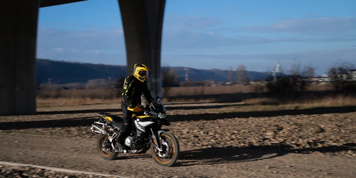Pronájem motorky BMW na 1 den nebo celý týden i s možností příslušenství