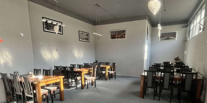 Až 5 pizz podle výběru z 10 druhů i s láhví vína Habánské sklepy