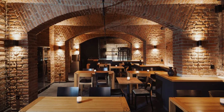 Tapas i degustace vín nebo nabitá karta do winebaru na Vinohradech pro 2 osoby