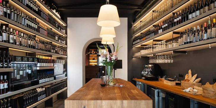 Tapas i degustace vín nebo nabitá karta do winebaru na Vinohradech pro 2 osoby