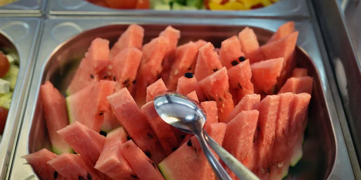 2hod. plavba po Vltavě s rautem all you can eat pro děti i dospělé
