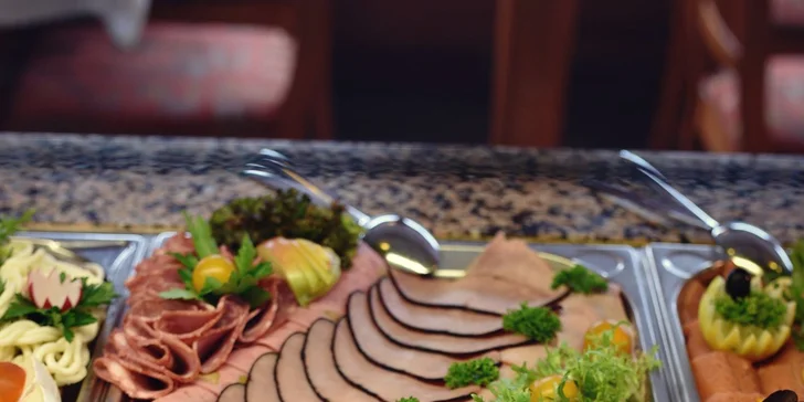 2hod. plavba po Vltavě s rautem all you can eat pro děti i dospělé