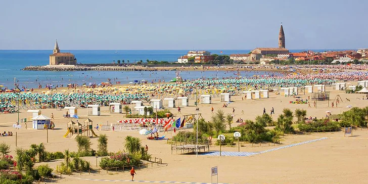Léto v Caorle: hotel v klidné části u pláže a se snídaní, noc zdarma