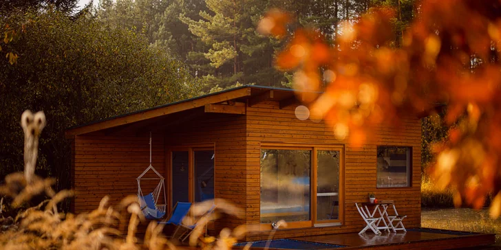 Netradiční ubytování v jižních Čechách: domečky na vodní hladině, odpočinek i rybolov