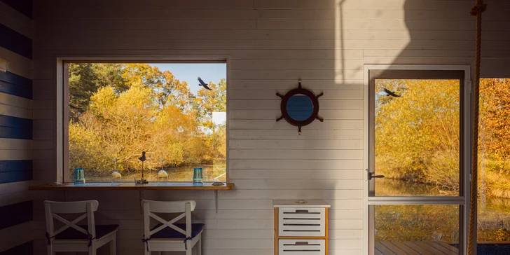 Netradiční ubytování v jižních Čechách: domečky na vodní hladině, odpočinek i rybolov