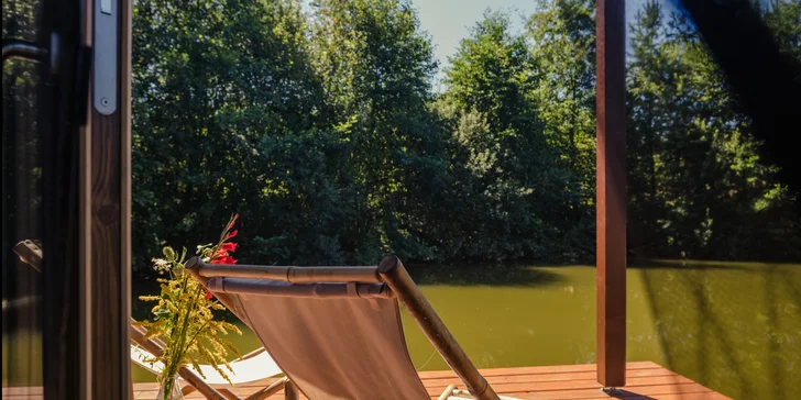 Netradiční ubytování v jižních Čechách: domečky na vodní hladině, odpočinek i rybolov