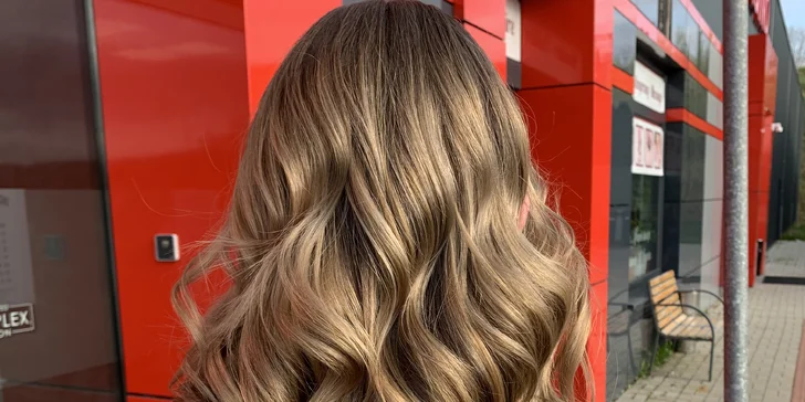 Čištění vlasů produkty Urban Alchemy či regenerace a obnova vlasů Olaplex