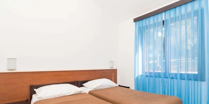 Apartmány na Istrii: jednoduché ubytování u pláže, bez stravy, se snídaní či polopenzí, first minute slevy