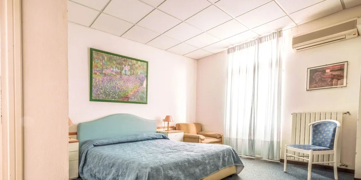 Dovolená na břehu jezera Garda: hotel s polopenzí a venkovním bazénem
