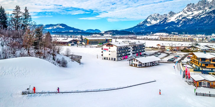 Dovolená v Kitzbühelských Alpách v Tyrolsku: krásný hotel se snídaní či polopenzí a relax zónou
