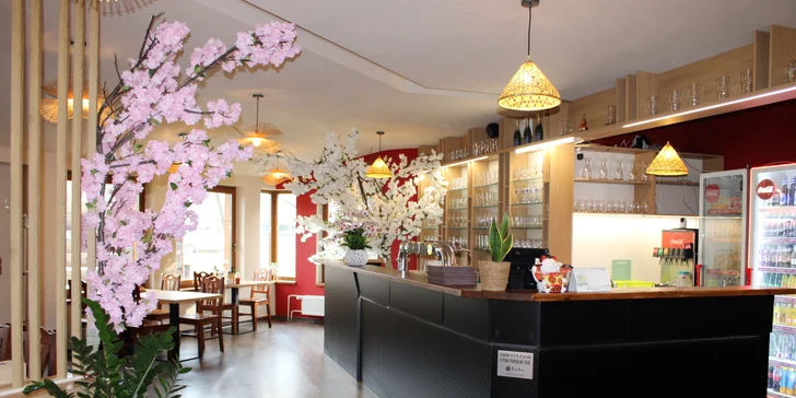 Otevřené vouchery do nové asijské restaurace a sushi baru v Pardubicích: 300-1000 Kč
