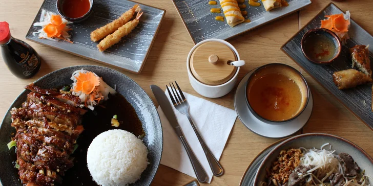 Tříchodové asijské menu pro 2 osoby: závitky, krevety, Bún Bò Nam Bộ a kachna i dezert