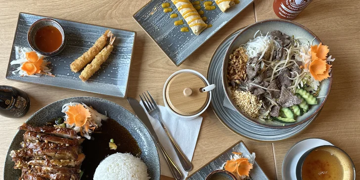 Tříchodové asijské menu pro 2 osoby: závitky, krevety, Bún Bò Nam Bộ a kachna i dezert