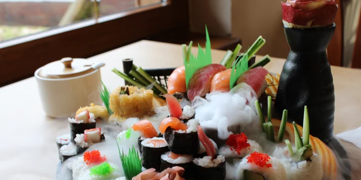 Sushi sety v nové asijské restauraci: 38–76 ks, losos, tuňák, avokádo i smažené krevety