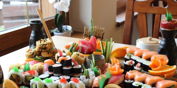 Otevřené vouchery do nové asijské restaurace a sushi baru v Pardubicích: 300-1000 Kč