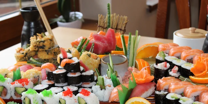 Otevřené vouchery do nové asijské restaurace a sushi baru v Pardubicích: 300-1000 Kč