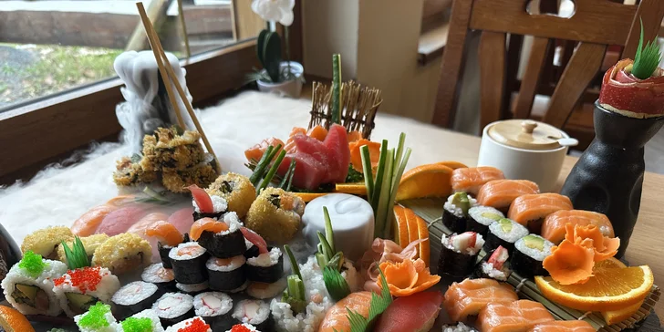 Sushi sety v nové asijské restauraci: 38–76 ks, losos, tuňák, avokádo i smažené krevety