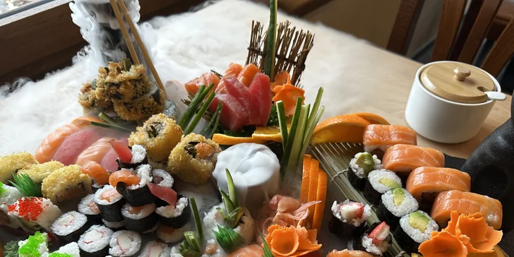 Sushi sety v nové asijské restauraci: 38–76 ks, losos, tuňák, avokádo i smažené krevety
