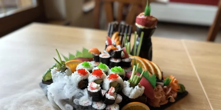Otevřené vouchery do nové asijské restaurace a sushi baru v Pardubicích: 300-1000 Kč
