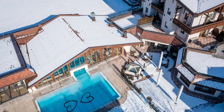 Krásný hotel v Tyrolsku: polopenze plus, neomezený wellness s infinit bazénem a výlety i lyže