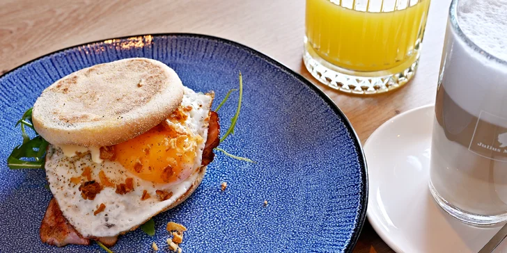 Snídaně podle výběru vč. nápoje i brunch v Jinočanech: anglická snídaně, vídeňské párky i prosecco