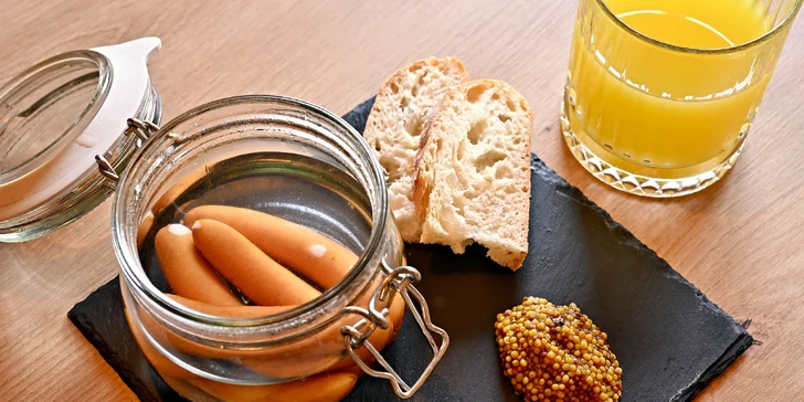 Snídaně podle výběru vč. nápoje i brunch v Jinočanech: anglická snídaně, vídeňské párky i prosecco
