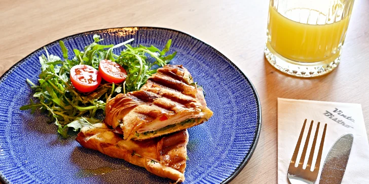 Snídaně podle výběru vč. nápoje i brunch v Jinočanech: anglická snídaně, vídeňské párky i prosecco