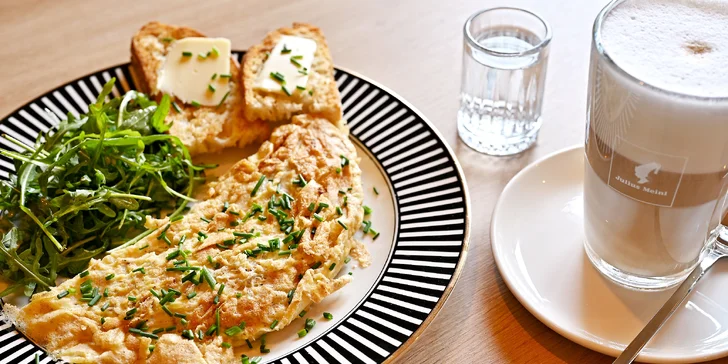 Snídaně podle výběru vč. nápoje i brunch v Jinočanech: anglická snídaně, vídeňské párky i prosecco