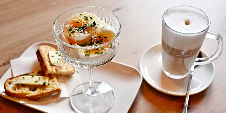Snídaně podle výběru vč. nápoje i brunch v Jinočanech: anglická snídaně, vídeňské párky i prosecco