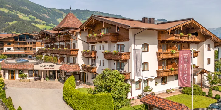 Krásný hotel v Tyrolsku: polopenze plus, neomezený wellness s infinit bazénem a výlety i golf
