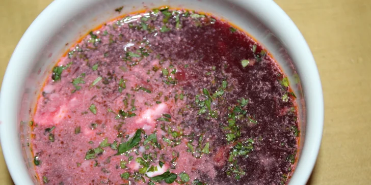 Ukrajina na talíři: degustační menu o 9 chodech pro 2 osoby v tradiční restauraci